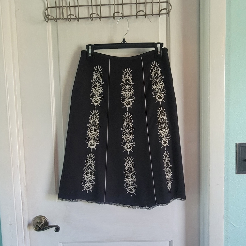 Ann Taylor LOFT | Black Skirt with White Embroidery | Size 2P